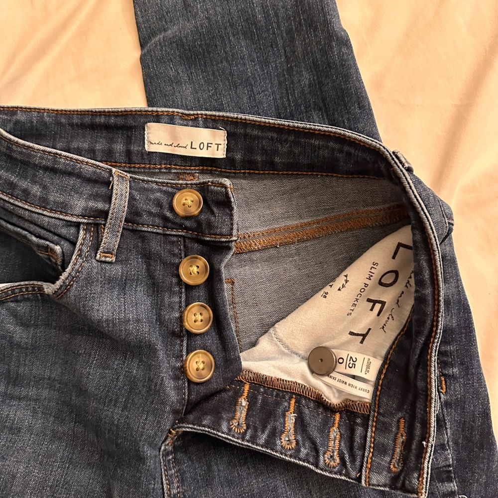 Beautiful loft jeans with tortoise buttons